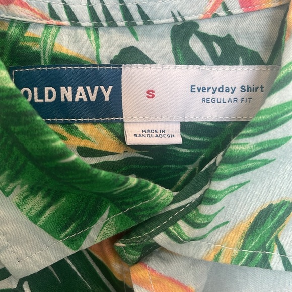 Old Navy Men’s Size Small Flamingo Palm Print Blue Short Sleeve Tropical Shirt - Picture 2 of 5